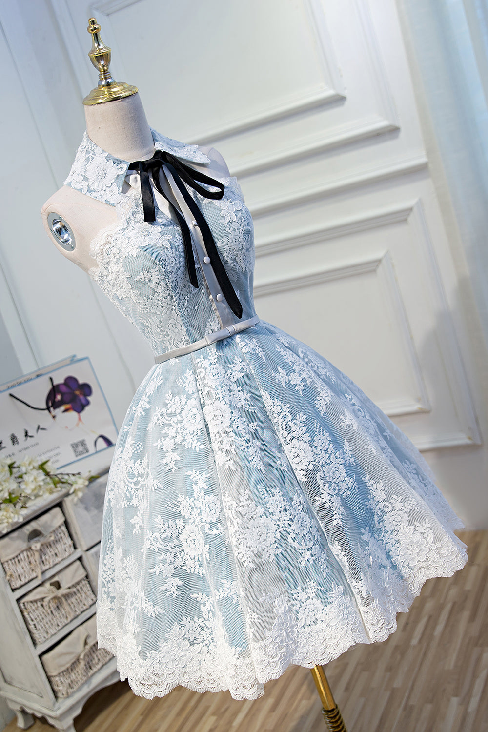 Cute Light Sky Blue Halter Homecoming Dresses with Lace Appliques