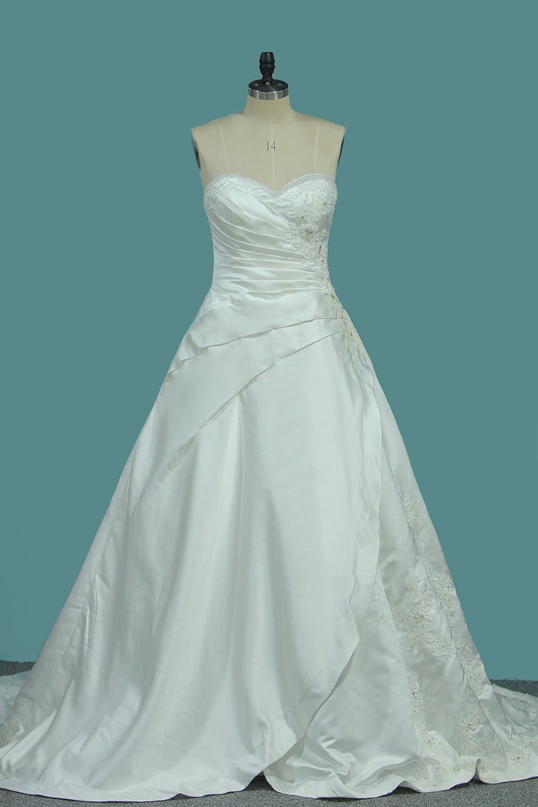 A Line Satin Sweetheart Wedding Dresses With Applique And