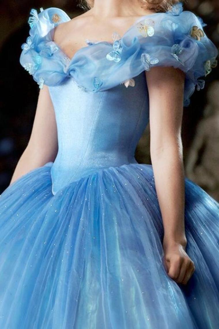 2024 Off The Shoulder Ball Gown Tulle Quinceanera Dresses Sweep
