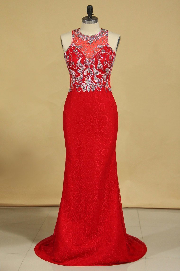 Red Plus Size Prom Dresses Scoop Beaded Bodice Sweep Train Lace
