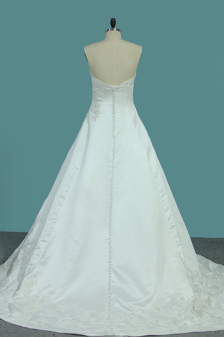 A Line Satin Sweetheart Wedding Dresses With Applique And