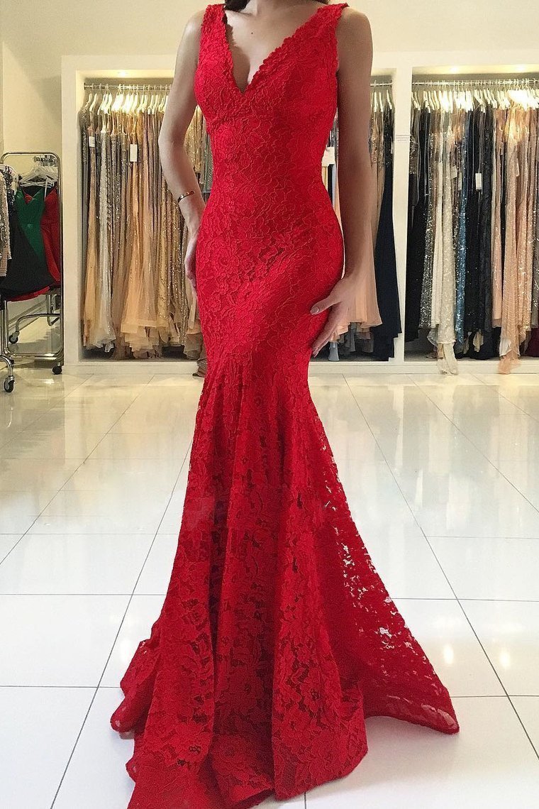 2024 V Neck Prom Dresses Mermaid Lace With Applique Sweep