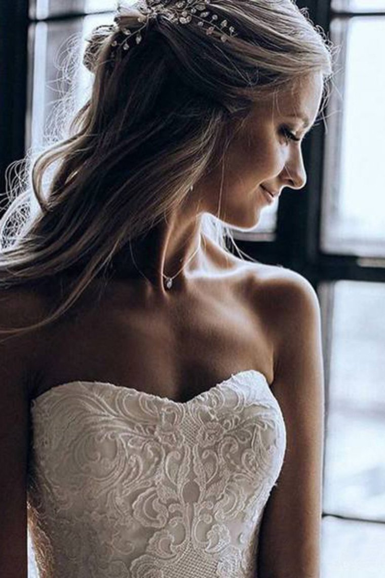 Elegant A-Line 3D Lace Wedding Dresses Chapel Train Wedding