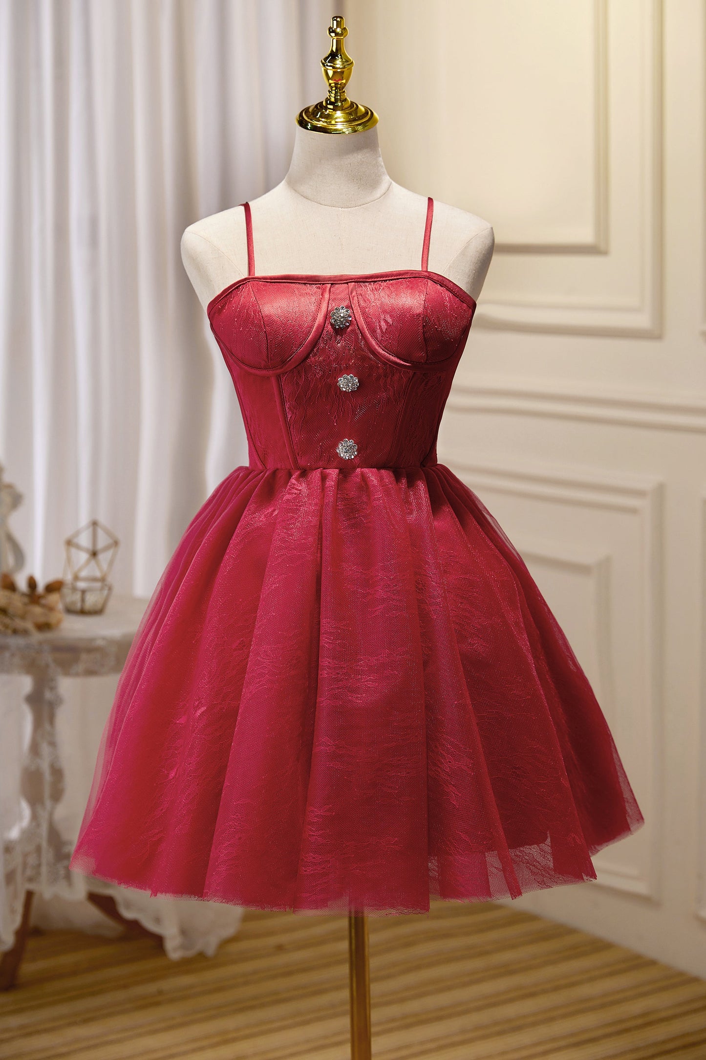 Chic Burgundy Spaghetti Straps Lace Tulle Short Homecoming Dresses