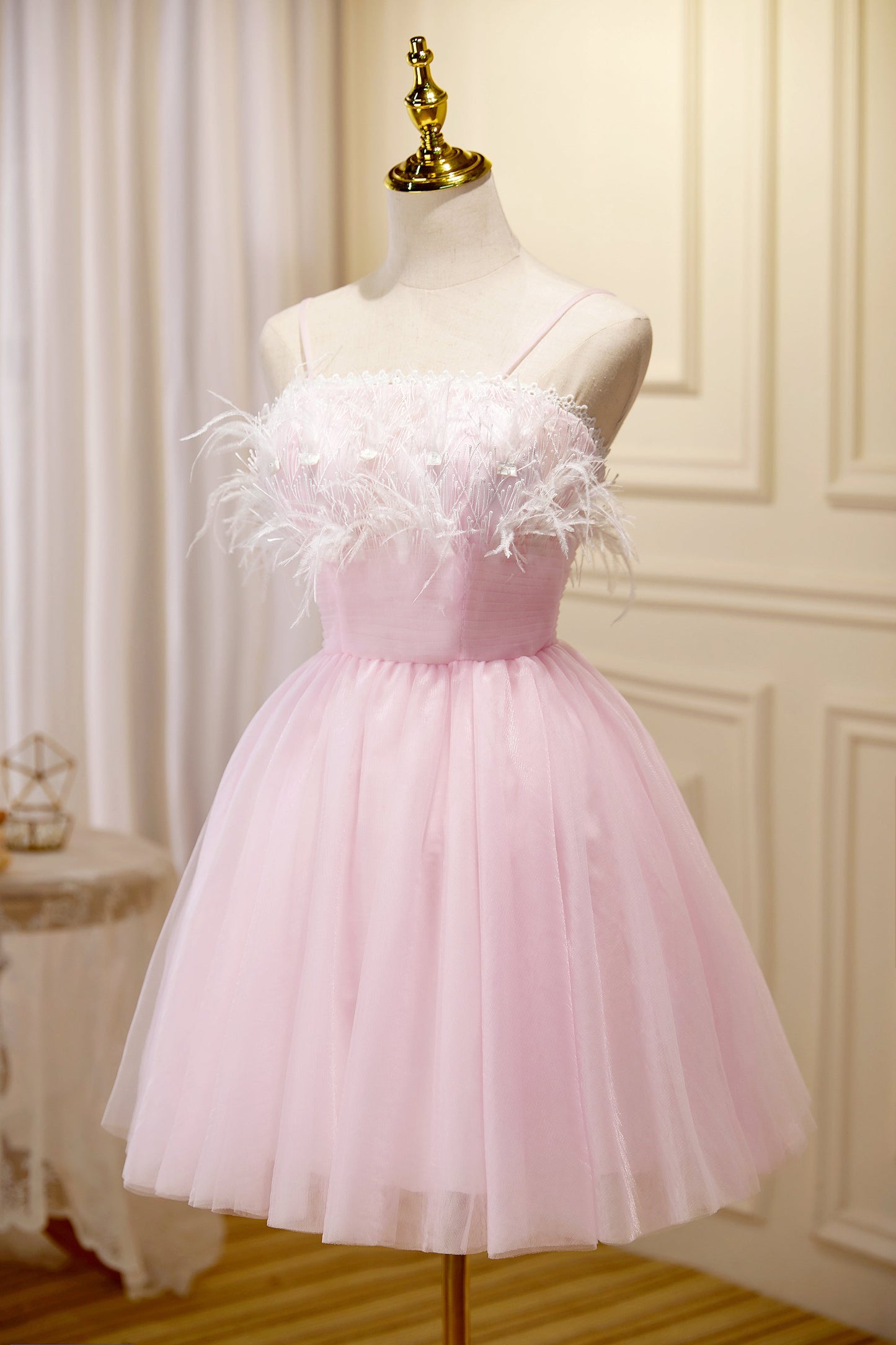 Pink Feather Spaghetti Straps Tulle Short Homecoming Dresses