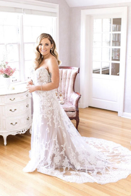 Sweetheart Strapless Sweep Train Mid Back Appliques Wedding Dresses