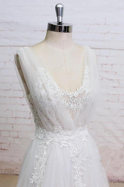 Elegant Ivory A Line Plunging Neckline Lace Appliqued Flowers Tulle Wedding Dresses