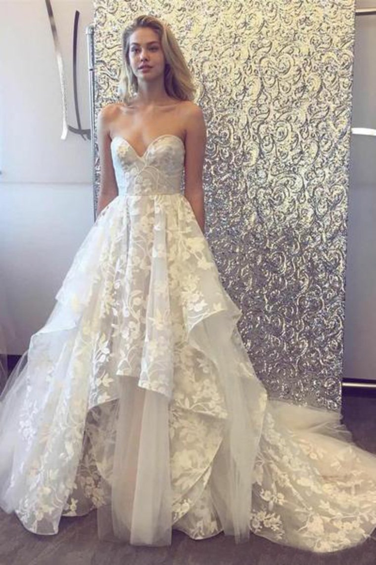 New A-Line 3D Lace Wedding Dresses Chapel Train Wedding